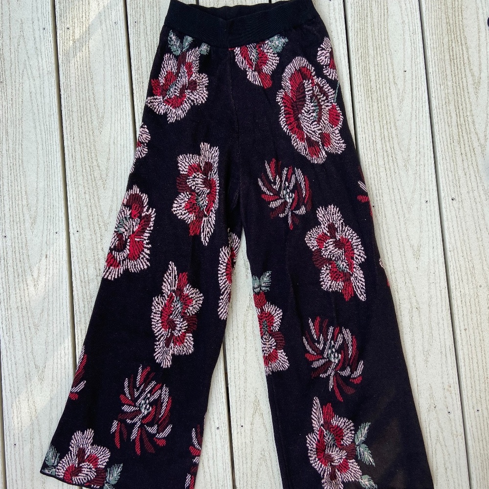 Anthropologie Black Floral Sweater Pants, Size XS